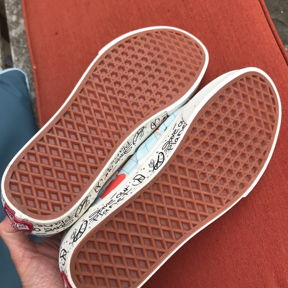 Vans Off the Wall “Save Our Planet” World Map Woman’s size 9 - barely worn - Picture 6 of 6